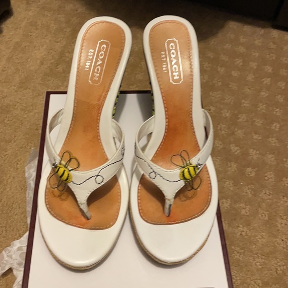 Pristine Coach Maddie Wedges🐝 - Picture 2 of 10